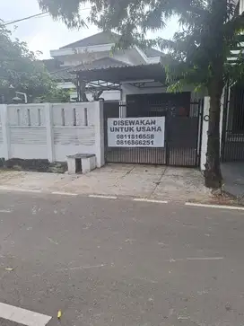 RUANG UNTUK USAHA LOKASI STRATEGIS DI KEBAYORAN BARU JAKARTA SELATAN