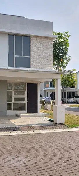 RUMAH HOEK 2 LANTAI SIAP HUNI DI PIK 2