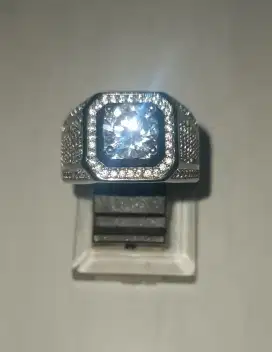Cincin berlian mosainite