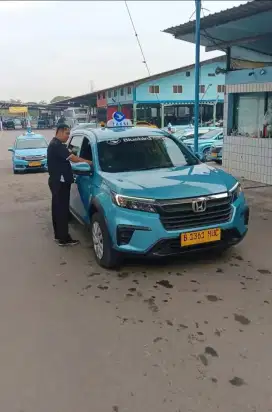 Loker Driver Taxi Blue Bird