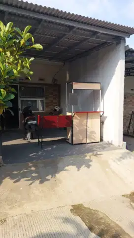 Di jual both portabel