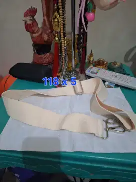 Tali tas warna krem 
Untuk aksesoris tas 
Limited edition barang teraw
