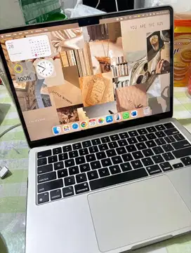Macbook Air M2 2022 8/256 Starlight