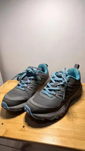 Sepatu tracking karrimor caracal