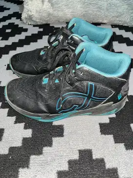 FS sepatu volly FIXCH
