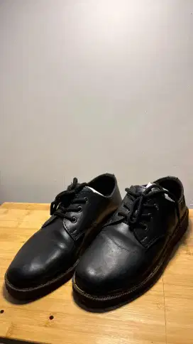 Sepatu docmart doctor marten kw