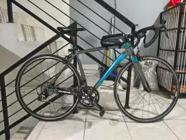 Road bike Polygon Strattos S4 ukuran M