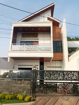 Rumah Murah 2 Lantai Nempel JL Raya utama