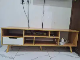 Meja TV serba guna