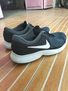 Sepatu Nike Revolution 4 ori uk.43