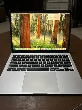 Macbook Air 2020 13 inch core i3 RAM 8/256 SSD RETINA DISPLAY