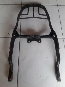 Breket dan handle belakang BYSON