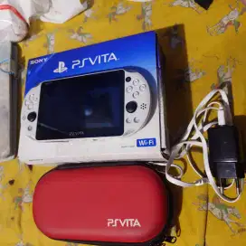 PS Vita Slim Glacier White 256GB FULL GAMES