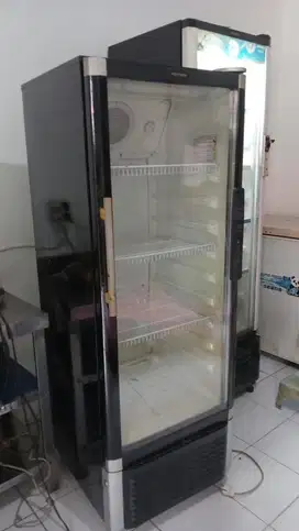 Display Cooler/Showcase Polytron