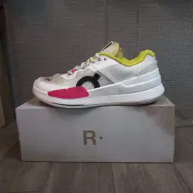 Sepatu on the roger pro women size 38 Insole 24