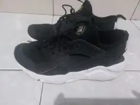 Sepatu running nike huarnce