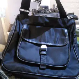 Tas slempang prada nylon