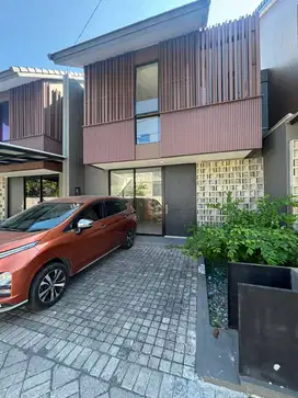 Disewakan Rumah di Central Park Merr