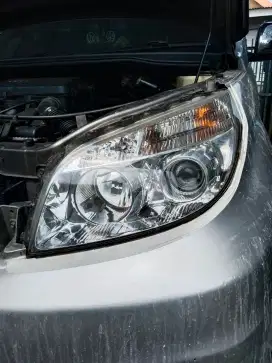 Jasa poles headlamp panggilan menggunakan sistem nano burn coating