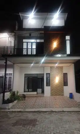 Rumah Megah Siap Huni 2 Lantai Strategis di Jatimakmur,Pondok Gede