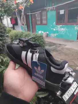 Sepatu Anak merk adidas