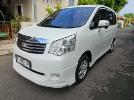 Toyota nav1 2013 V AT
