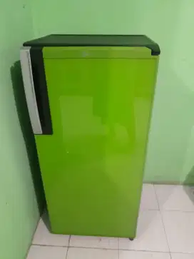 Kulkas rumah tangga merek hier
