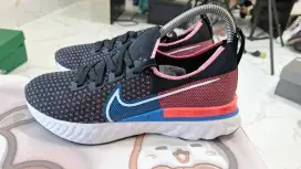 Dijual sepatu running