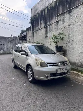 Nissan Grand Livina Ultimate Matic 1.5 Th 2012