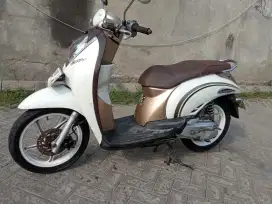 Jual sepeda motor honda scoopy tahun 2012 karbu surat lengkap individu