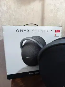 Harman kardon onyx 7 like new