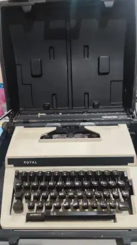 Mesin Tik Merk Royal (made in Japan)