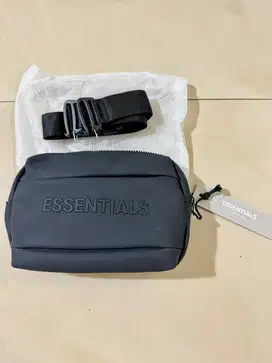 Tas Essential Hitam