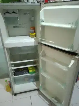 Kulkas Merk Polytron 2 pintu