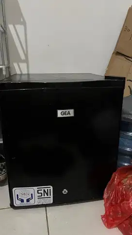 Kulkas Mini GEA