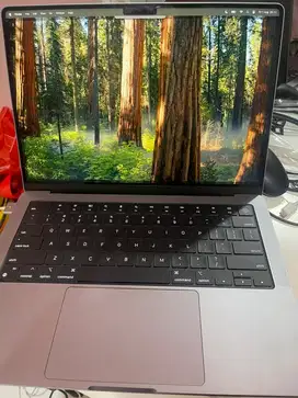 Macbook Pro M3 8/512 Cycle 13 jarang pakai