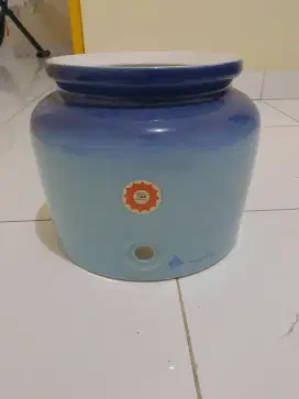 Guci tempat air minum galon