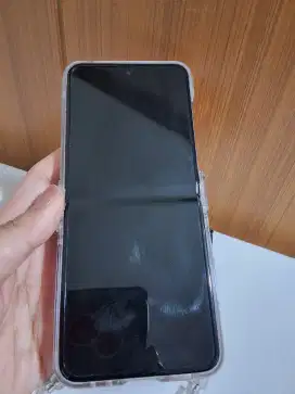 Dijual samsung flip 5 purple 256gb dengan kondisi seadanya (minus lcd)