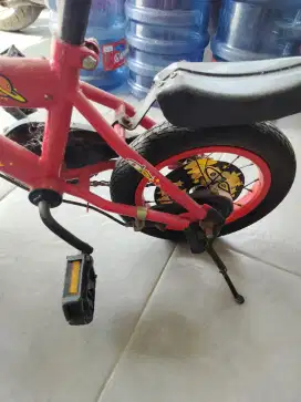 Sepeda anak yg baru mulai belajar