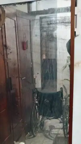 Meja rias terbuat dari kayu