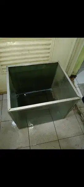 Dijual Aquarium dan hiasan pasir kurang lebih 3 sampai 4 kiloan.