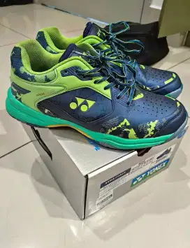 Sepatu bulutangkis badminton yonex