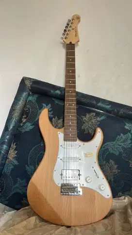 Gitar Listrik Yamaha Pacifica + Ampli Guitar Cort CM15R