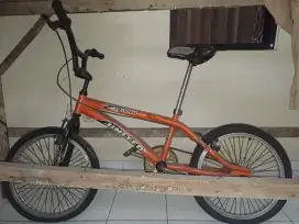 SEPEDA UNITED BIKE BMX BEKAS