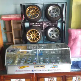 Dijual etalase bekas konter panjang 2 meter