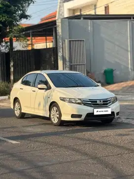 HONDA CITY  2013 / 2012 Putih Manual Kredit Bekas Bagus Murah Surabaya