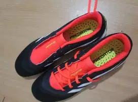 Sepatu futsal Adidas predator