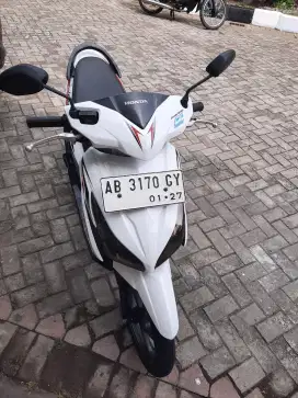 VARIO 110 LED ISS'17 PUTIH SLEMAN PAJAK JIDUP TERAWAT DGN BAIK KOMPLIT