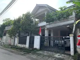 Dijual cepat 1 unit rumah tinggal 2 lt dan bangunan tempat usaha