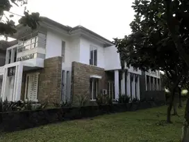 Rumah Hook Di Diamond Hill Citraland Surabaya